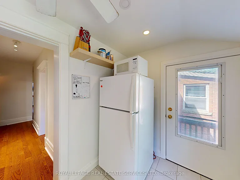130A Westminster Ave #UPPER LEVEL — Photo 24