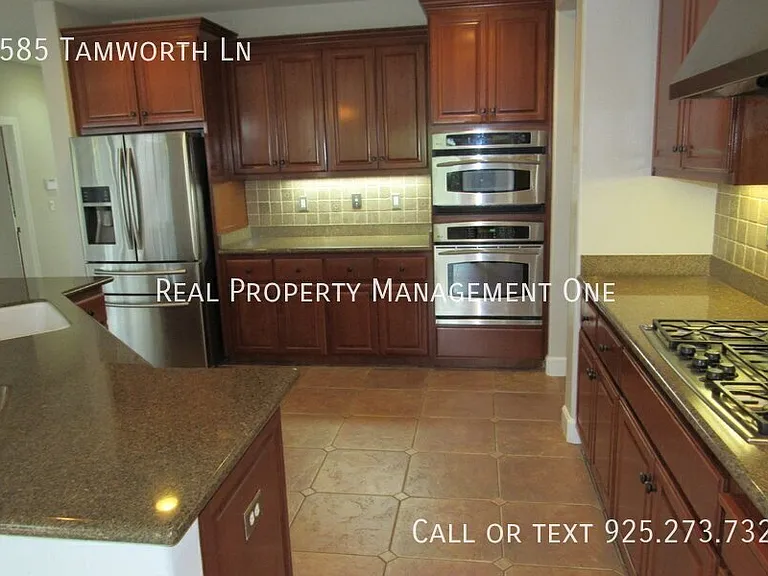 2585 Tamworth Ln — Photo 12