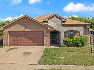 3117 Royal Crest Dr, Fort Worth, TX 76140