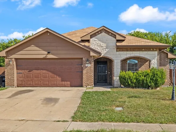 3117 Royal Crest Dr, Fort Worth, TX 76140