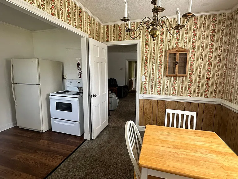 704 E Country Club Dr — Photo 13