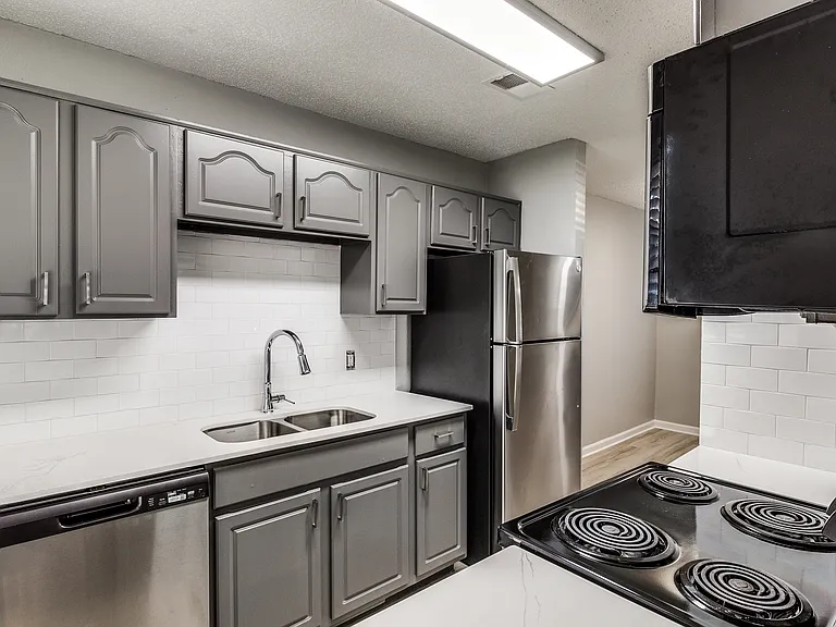Evaline Apartments — Photo 7