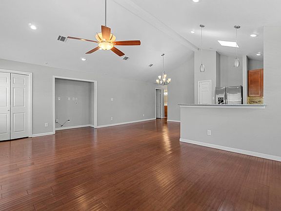 5th image of 2321 E 5th St