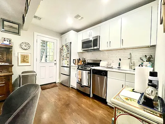 Rented by Pear NYC LLC | media 19