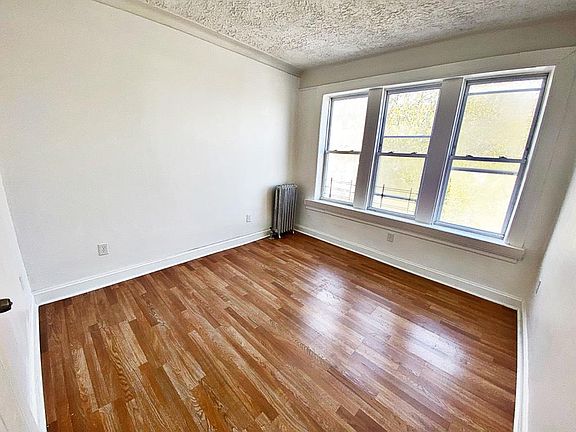 3rd image of 122 Bay 38th St APT 3F