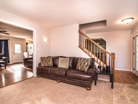 3rd image of 26 S Pointe Ln