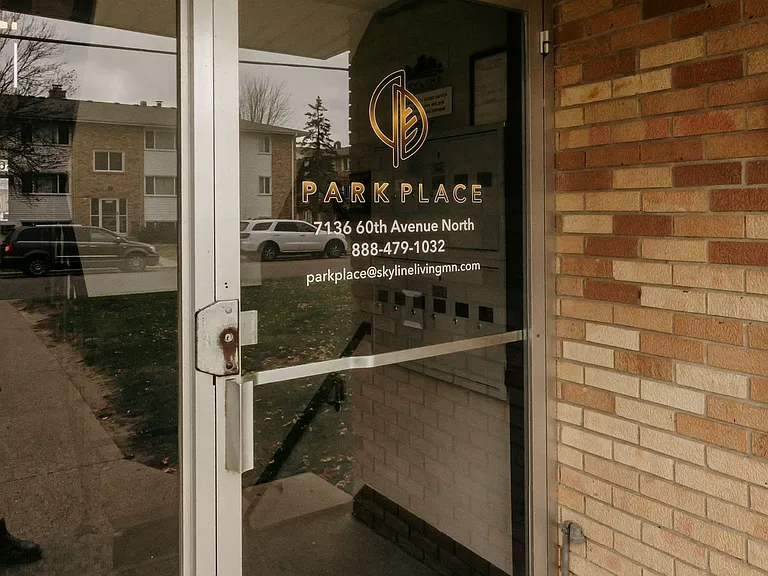 Park Place off Broadway — Photo 4
