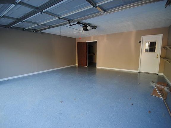 4th image of 2227 Windsor Dr