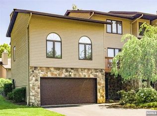 2 Cedarwood Ter, Woodland Park, NJ 07424