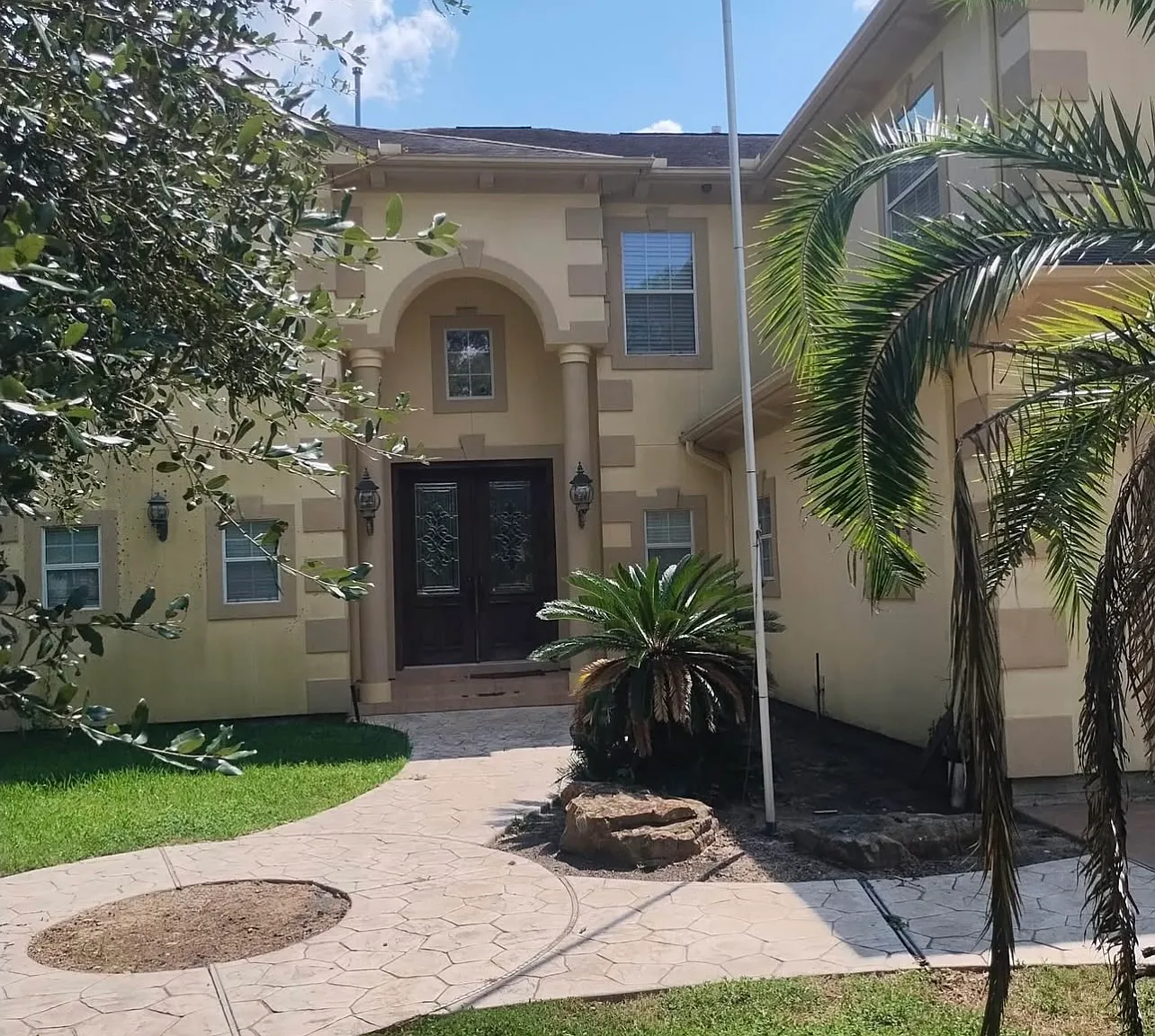 4 bed, 3.5 bath, 3980 sqft, $2,800 — Photo 2