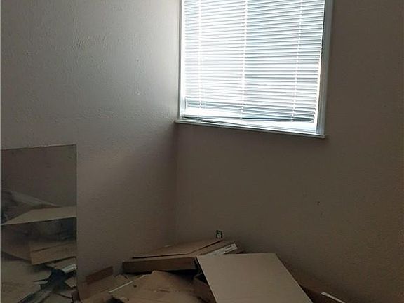3rd image of 15611 121st Avenue Ct E