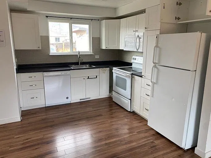 3 bed, 1.0 bath, 1379 sqft, $2,600 — Photo 1