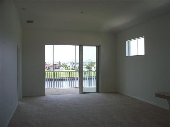 Living area to lanai