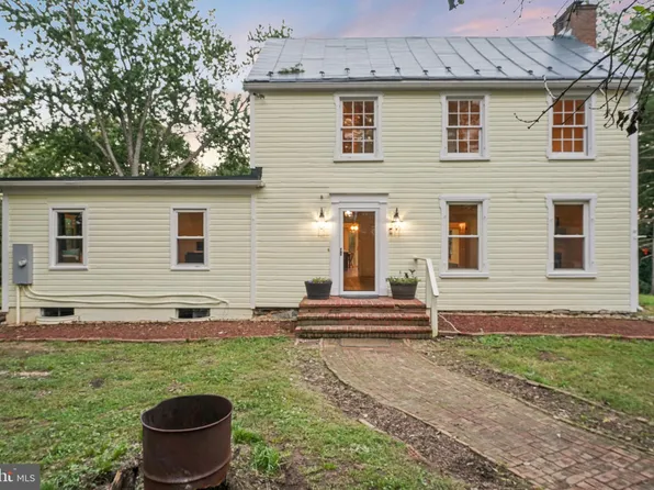 1738 Leetown Rd, Summit Point, WV 25446