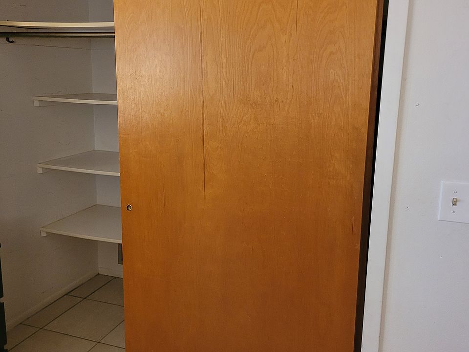 2nd image of 1325 Overbrook Rd