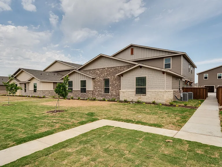623 Harvest Moon Dr — Photo 2