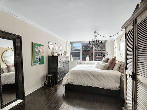 4th image of 32 Gramercy Park S APT 4G