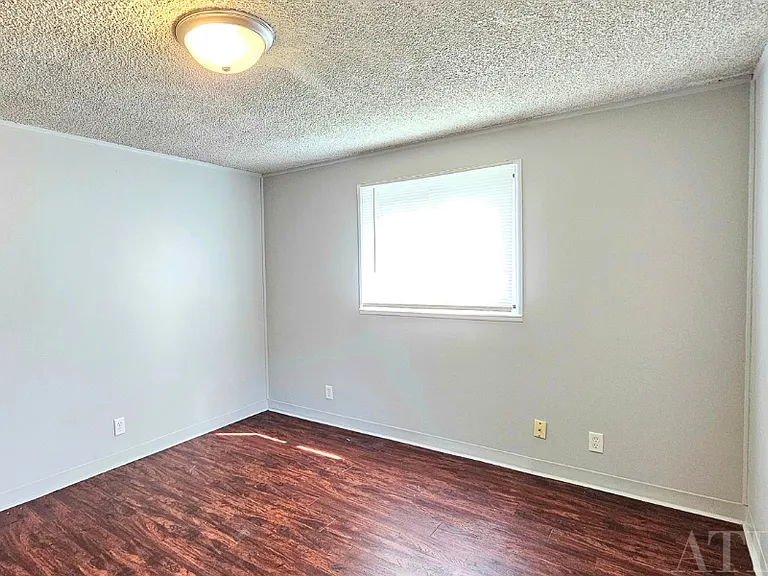 809 Hobart St — Photo 12