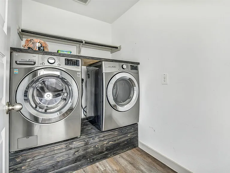 1004 Great Barracuda Ln — Photo 12