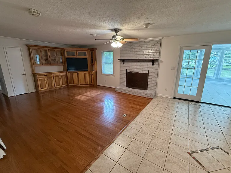 2276 Burns St — Photo 5