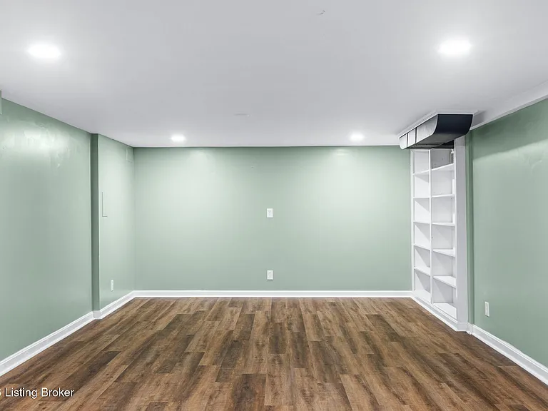 519 Leyton Ave — Photo 29