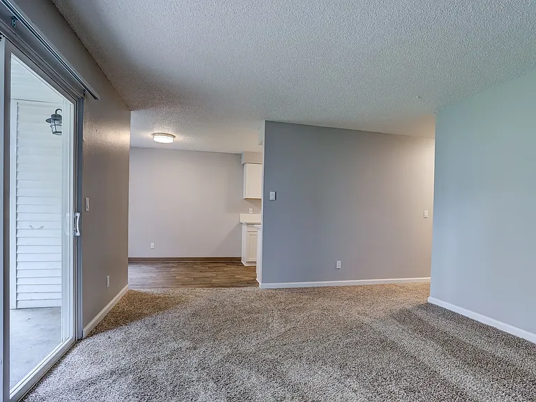 Awesome location near Salish Ponds City Park. — Photo 47