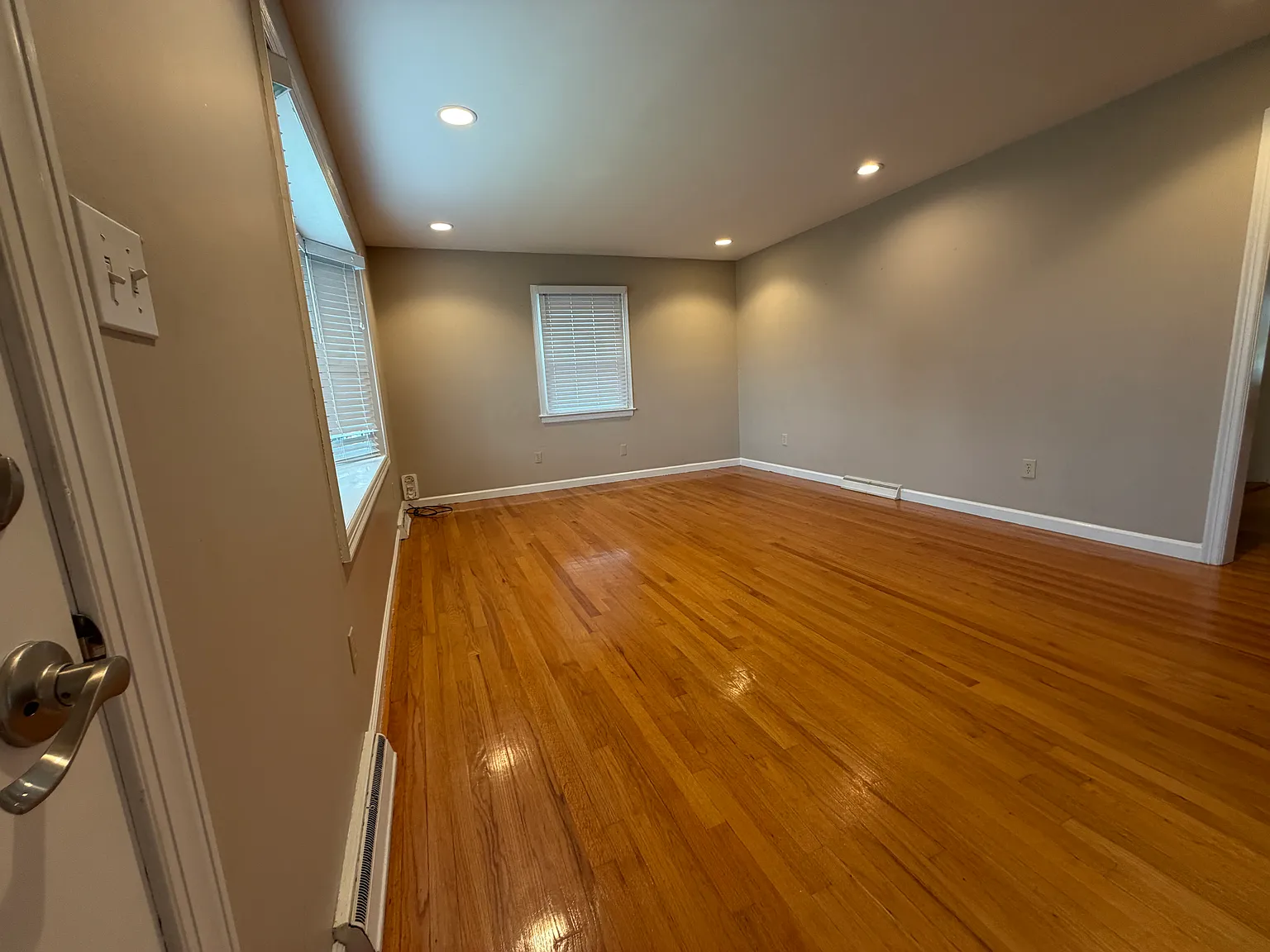 4 bed, 1952 sqft, $2,400 — Photo 3