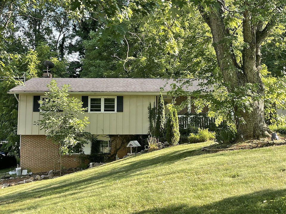 1st image of 451 Brookwood Dr