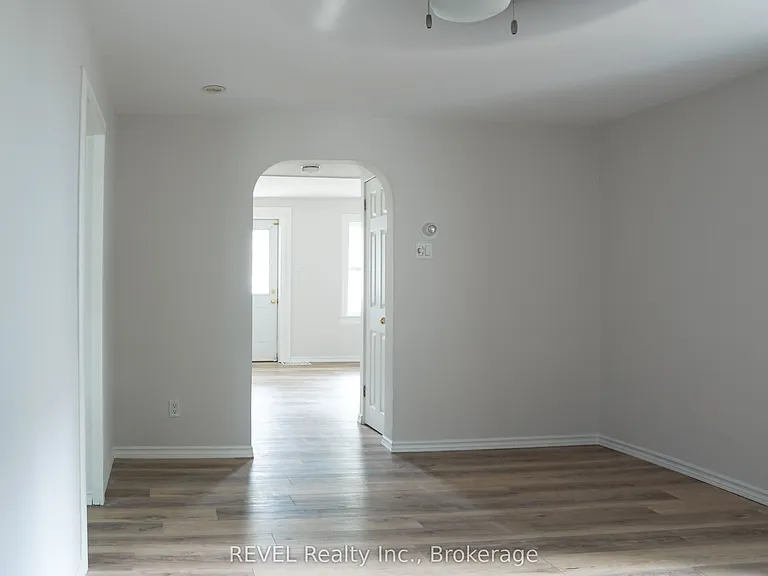 389 Glendale Ave — Photo 14