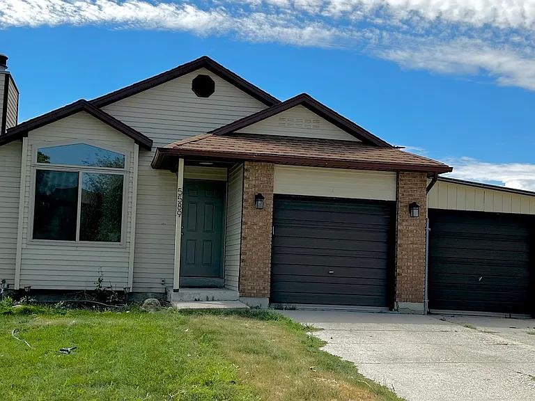 5589 W Lilac Ave — Photo 1