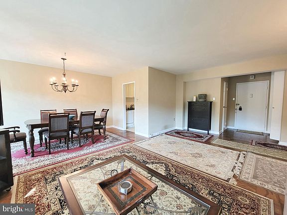 5th image of 4201 Cathedral Ave NW APT 820E