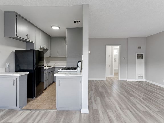 3rd image of 517 Venice Way APT F