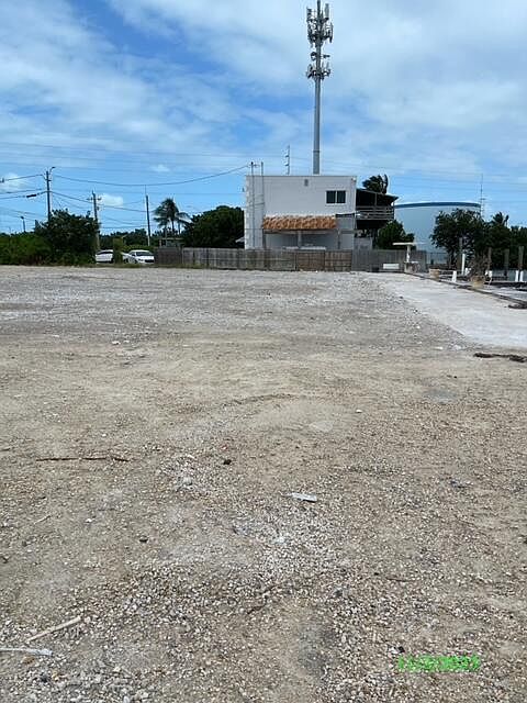 1st image of 20 Coco Plum Dr