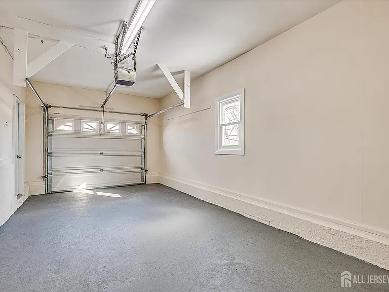 145 Somerset Ave — Photo 28