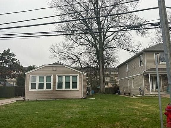 3rd image of 129 Leon Rd