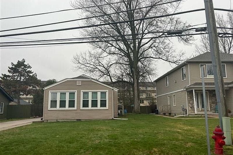1st image of 129 Leon Rd