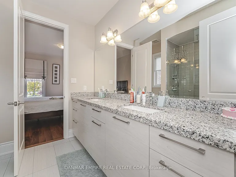 2118 Vineland Cres — Photo 22