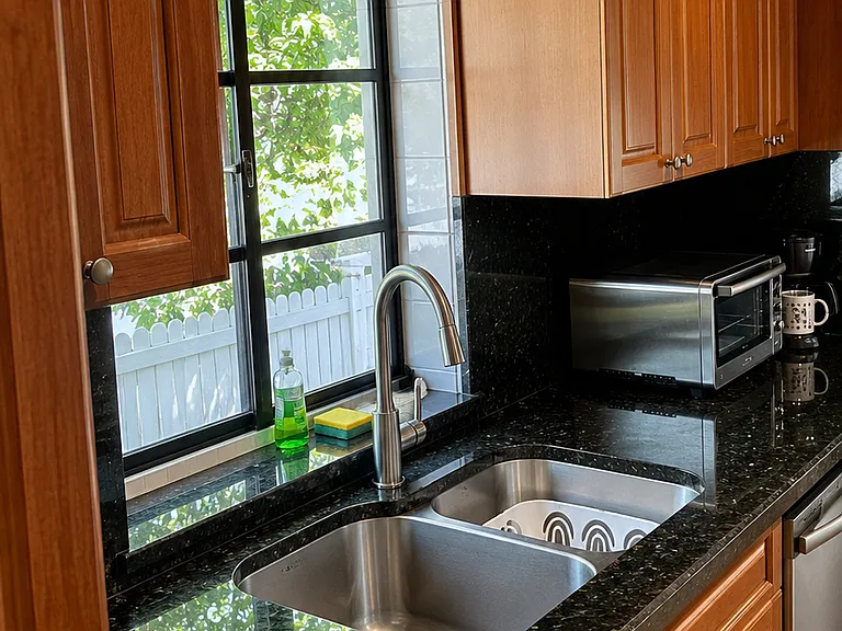 330 Morningside Dr — Photo 8