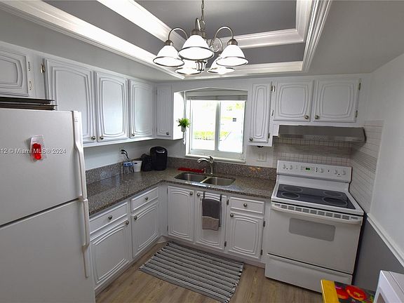 5th image of 2765 Emory Dr E APT E