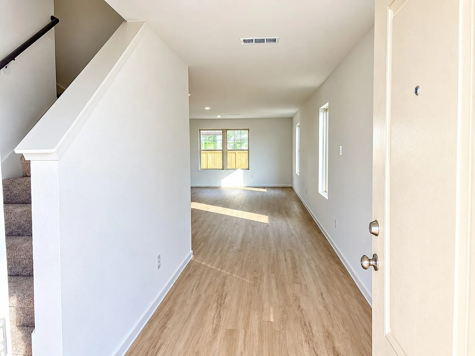 4 bed, 2.5 bath, 2260 sqft, $2,595 — Photo 2