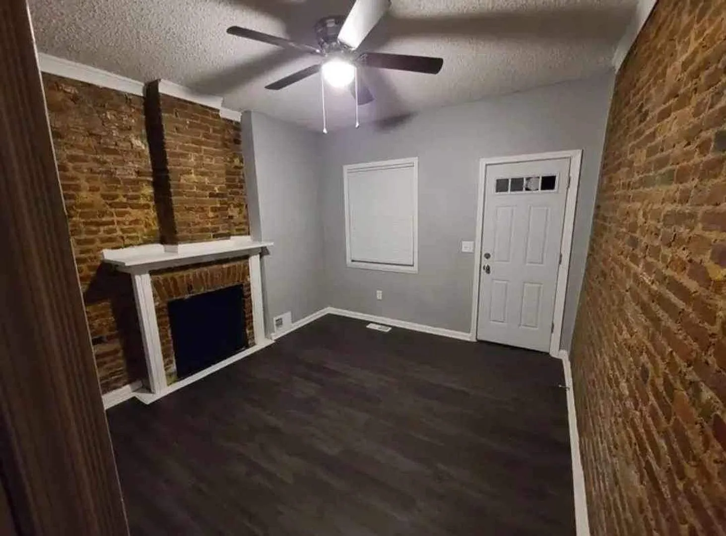 3 Bedroom 1 Bathroom Townhouse — Photo 2