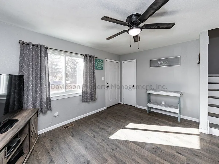 332 Longfellow Dr — Photo 4