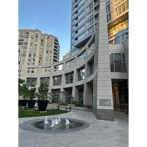 2181 Yonge St Photo 1