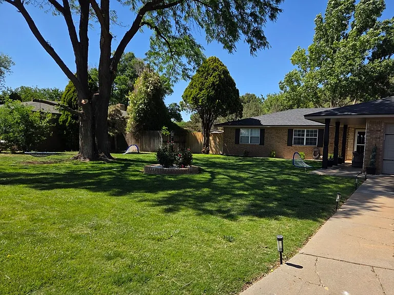 1604 Layton Ct — Photo 2