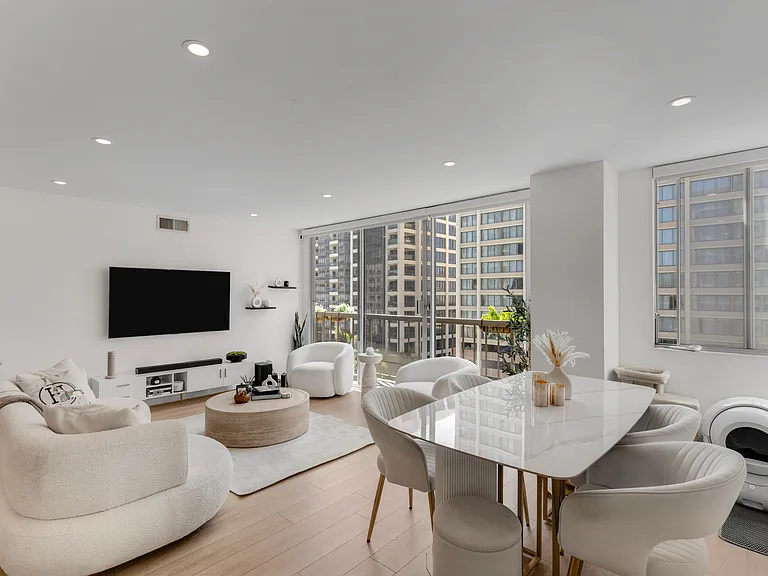 10747 Wilshire Blvd #902 — Photo 1