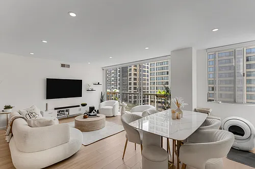 10747 Wilshire Blvd #902 Photo 1
