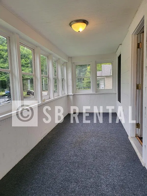 1014 Kinyon St — Photo 2