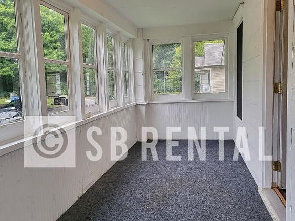 2nd image of 1014 Kinyon St