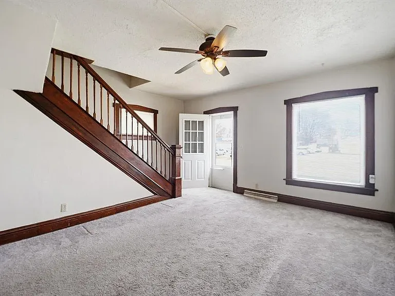 1723 Falls Ave — Photo 4