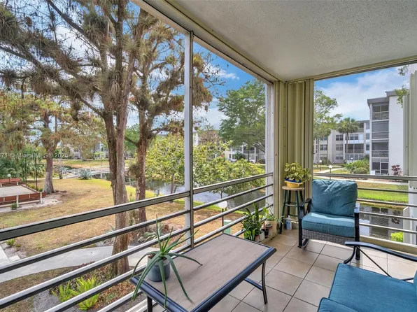 4898 NW 29th Ct APT 201, Lauderdale Lakes, FL 33313